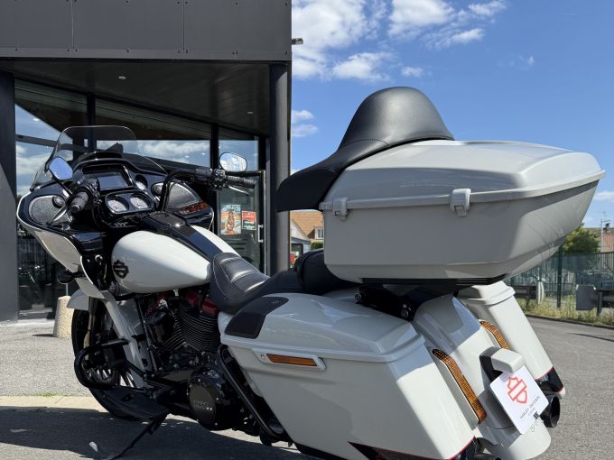 HARLEY-DAVIDSON TOURING ROAD GLIDE 1923 CVO 4