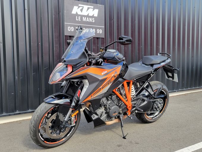 KTM 1290 SUPER DUKE GT 4