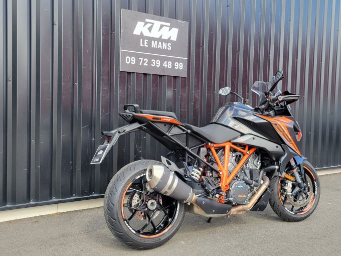 KTM 1290 SUPER DUKE GT 4