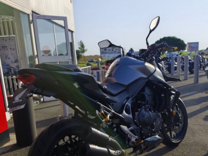 HONDA CB 750 HORNET 4