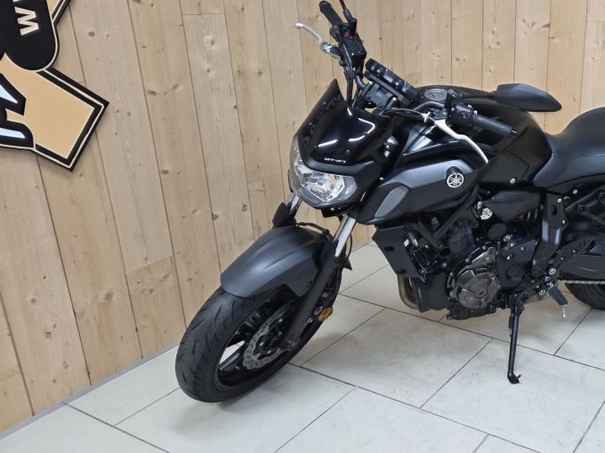 YAMAHA MT-07 (47.5CV) 4