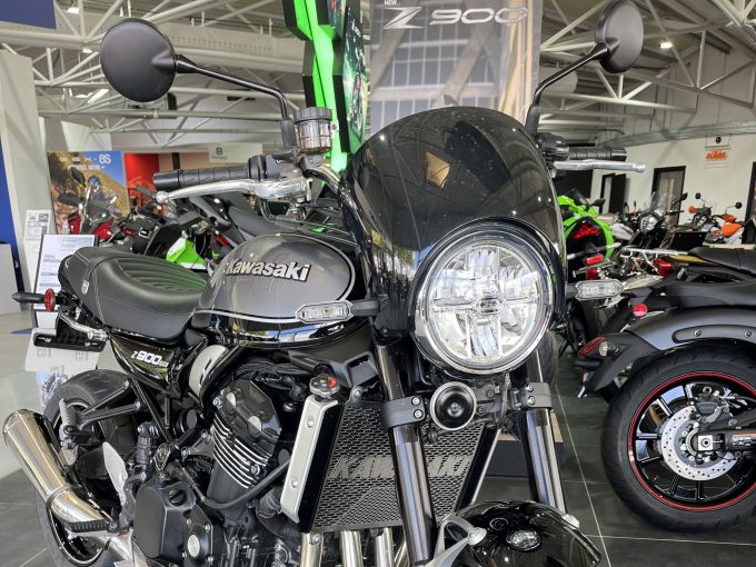 KAWASAKI Z 900 RS 4