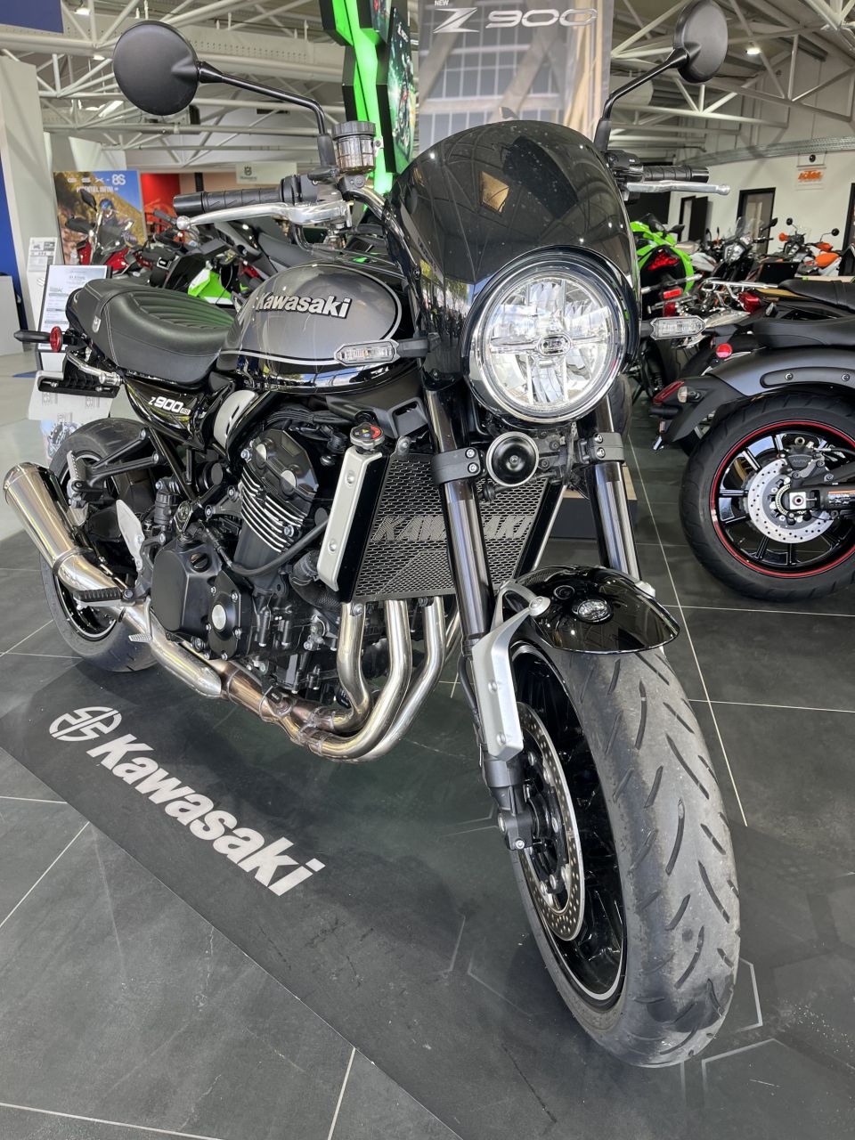 KAWASAKI Z 900 RS 4