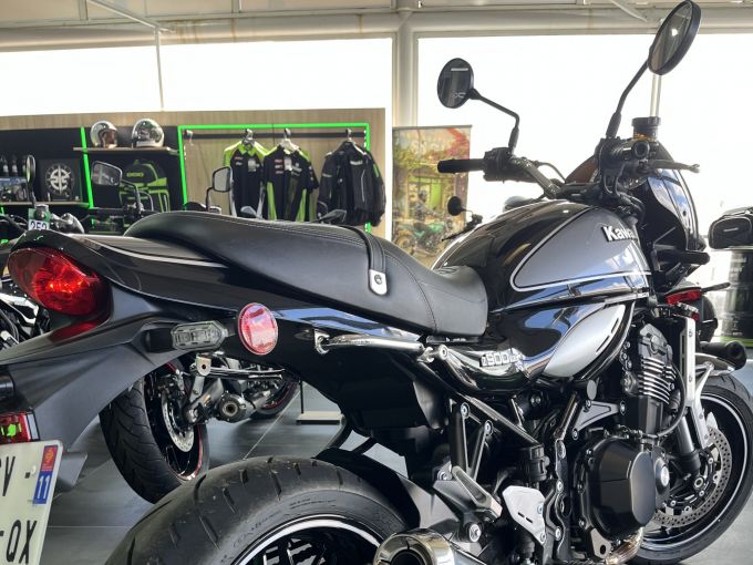 KAWASAKI Z 900 RS 4