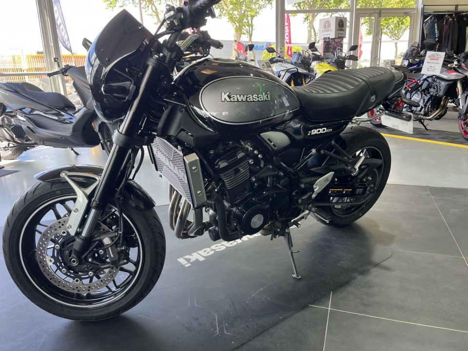 KAWASAKI Z 900 RS 4