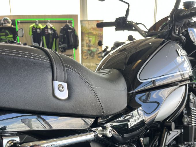 KAWASAKI Z 900 RS 4