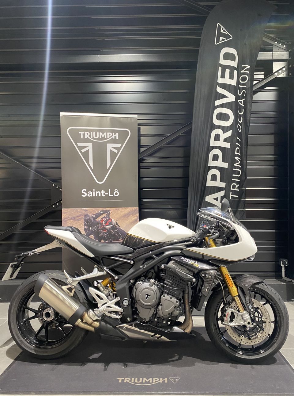 TRIUMPH SPEED TRIPLE 1200 RR 4