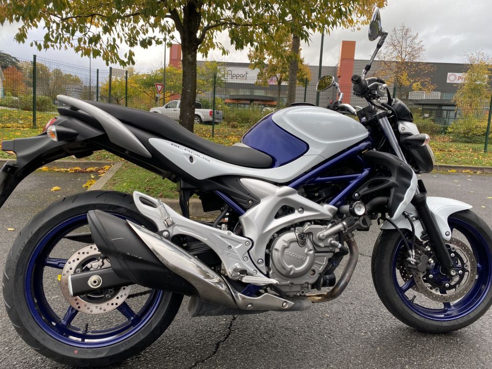 SUZUKI GLADIUS 650 4