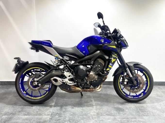 YAMAHA MT-09 4