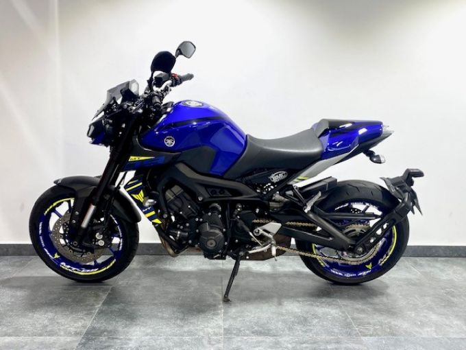 YAMAHA MT-09 4