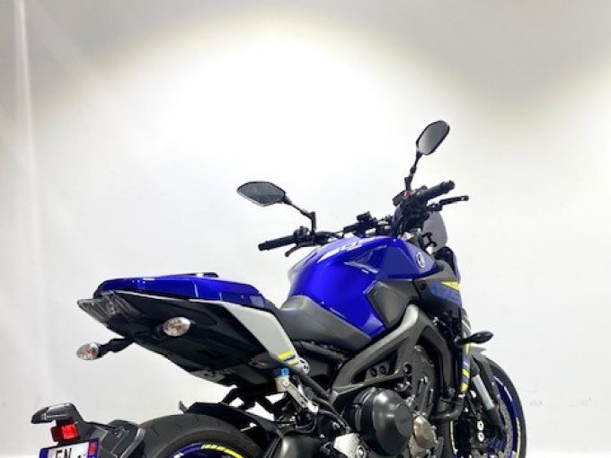 YAMAHA MT-09 4