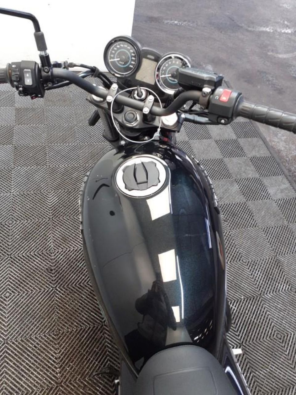 KAWASAKI Z 650 RS 4