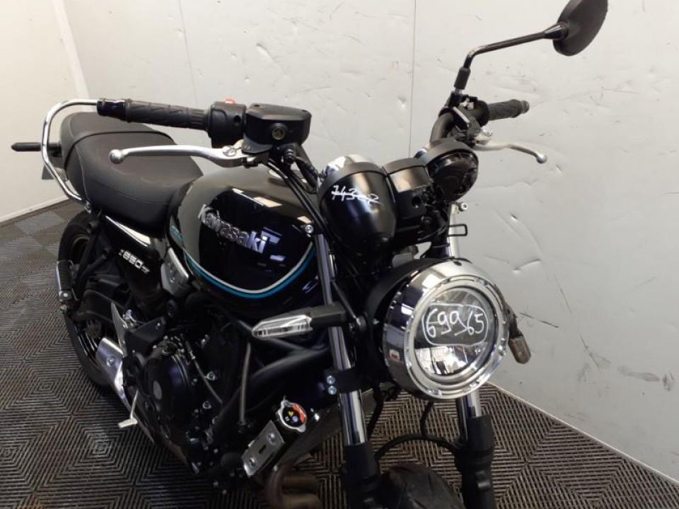 KAWASAKI Z 650 RS 4