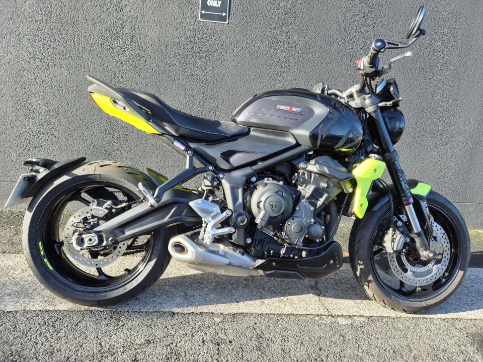 TRIUMPH TRIDENT 660 4