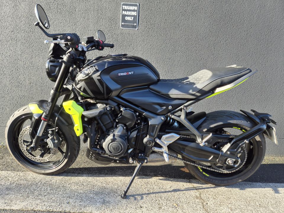 TRIUMPH TRIDENT 660 4
