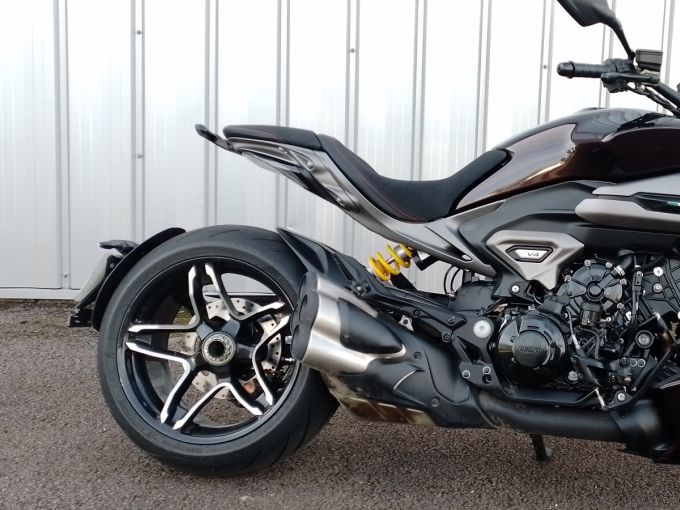 DUCATI X DIAVEL V4 4