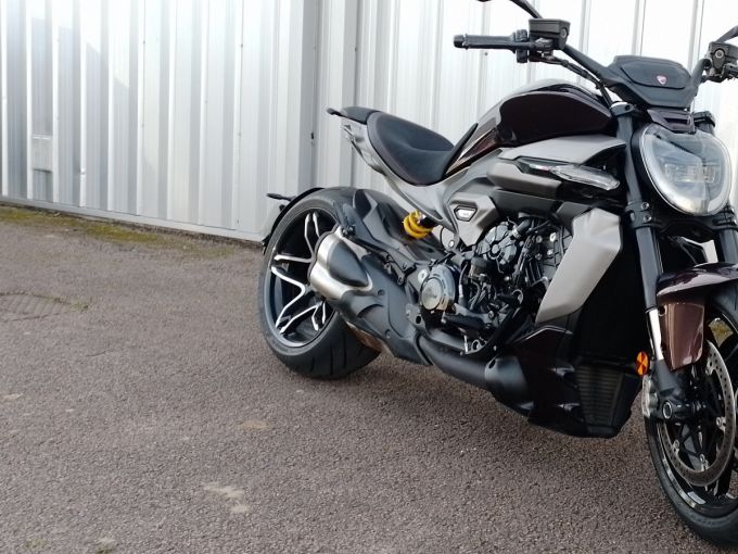 DUCATI X DIAVEL V4 4