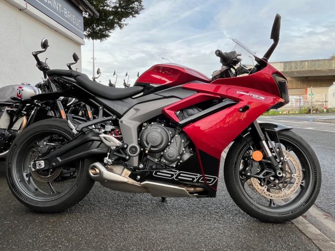 TRIUMPH 	DAYTONA 660 4