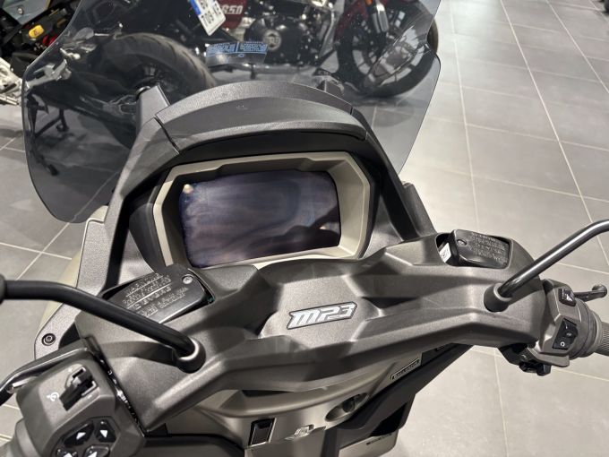 PIAGGIO MP3 530 HPE EXCLUSIVE 4