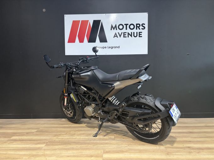 HUSQVARNA SVARTPILEN 125 ABS 4