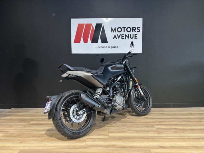 HUSQVARNA SVARTPILEN 125 ABS 4