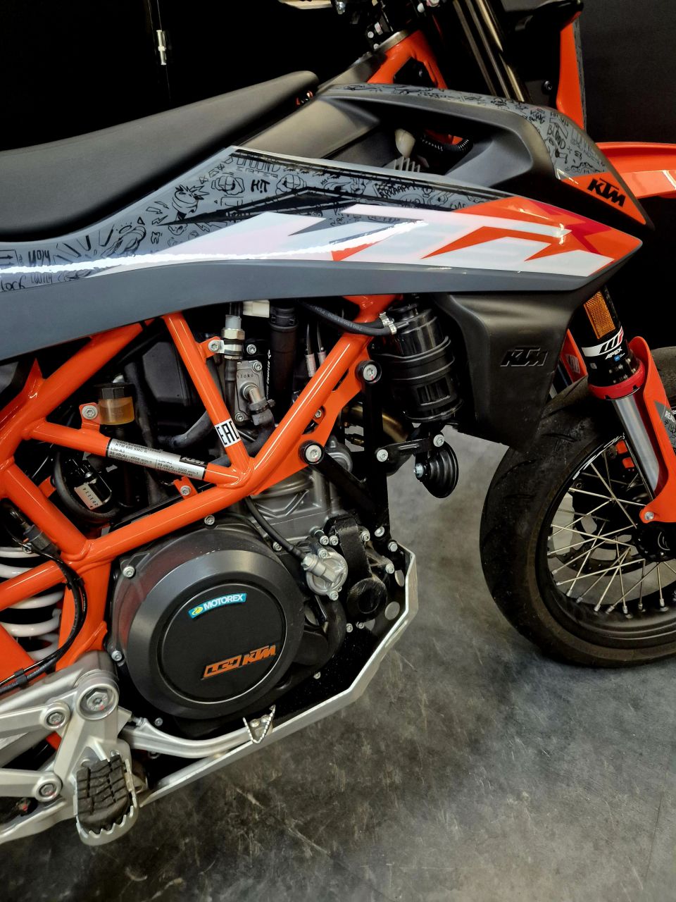 KTM 690 SMC R 4