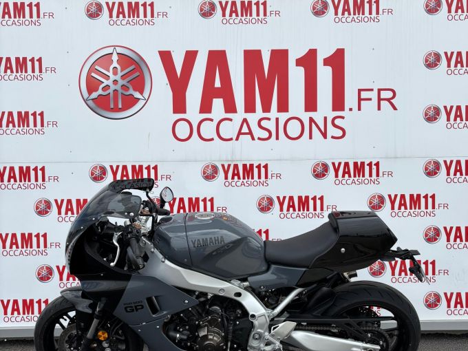 YAMAHA XSR 900 GP 4