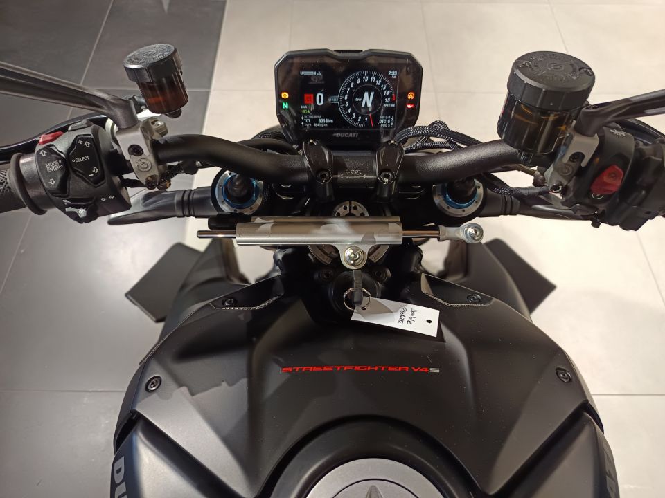 DUCATI STREETFIGHTER V4S 4