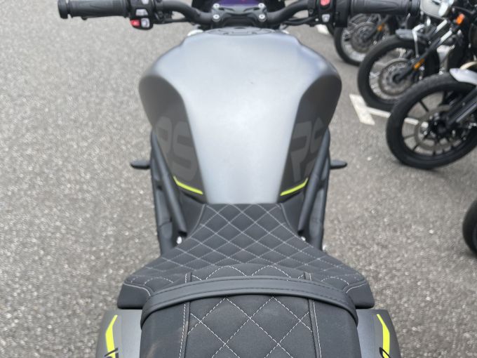 TRIUMPH SPEED TRIPLE 1200 RS 4