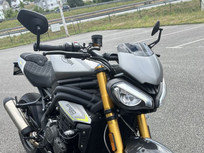 TRIUMPH SPEED TRIPLE 1200 RS 4