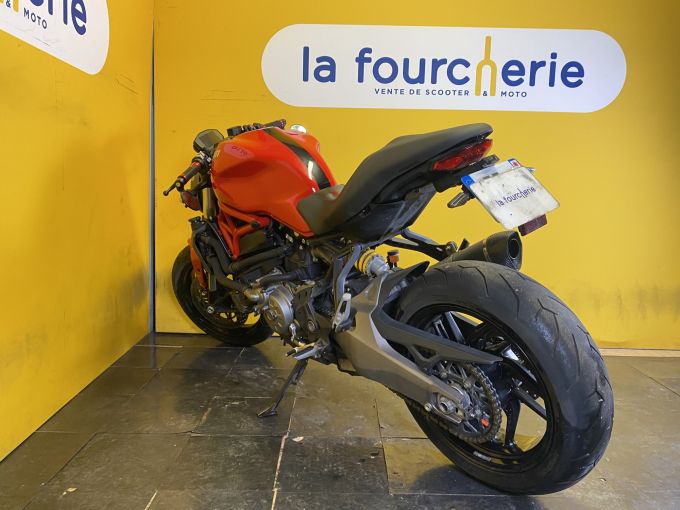DUCATI MONSTER 821 4