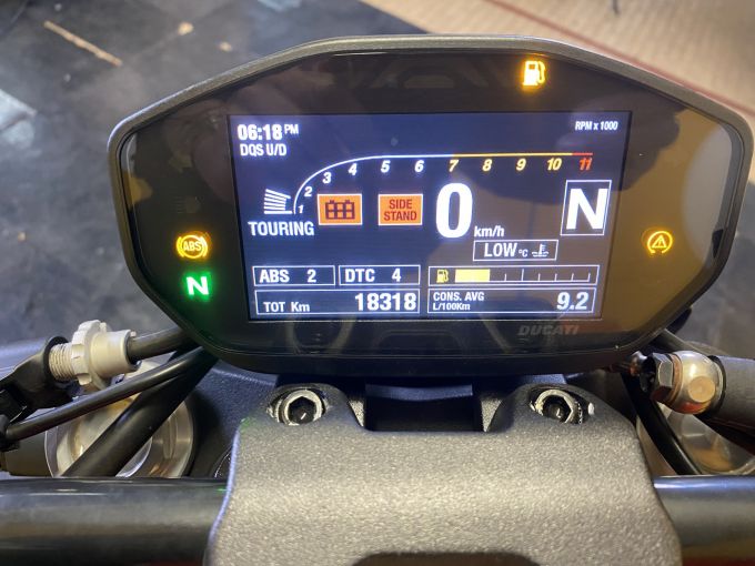 DUCATI MONSTER 821 4
