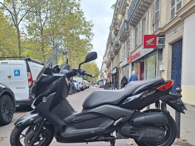 YAMAHA X-MAX 125 4