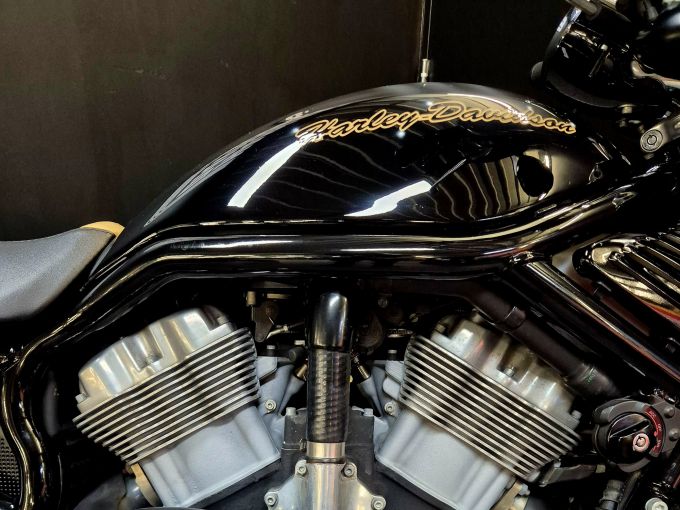 HARLEY-DAVIDSON V-ROD STREET ROD 1130 4