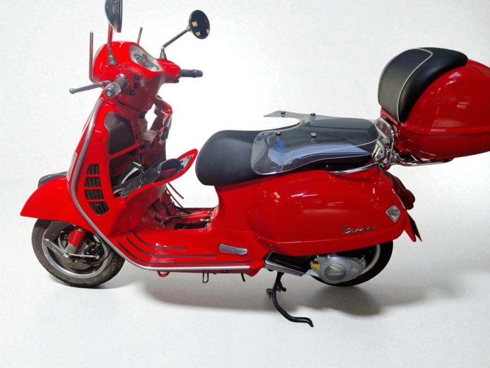 PIAGGIO VESPA 125 GTS 4