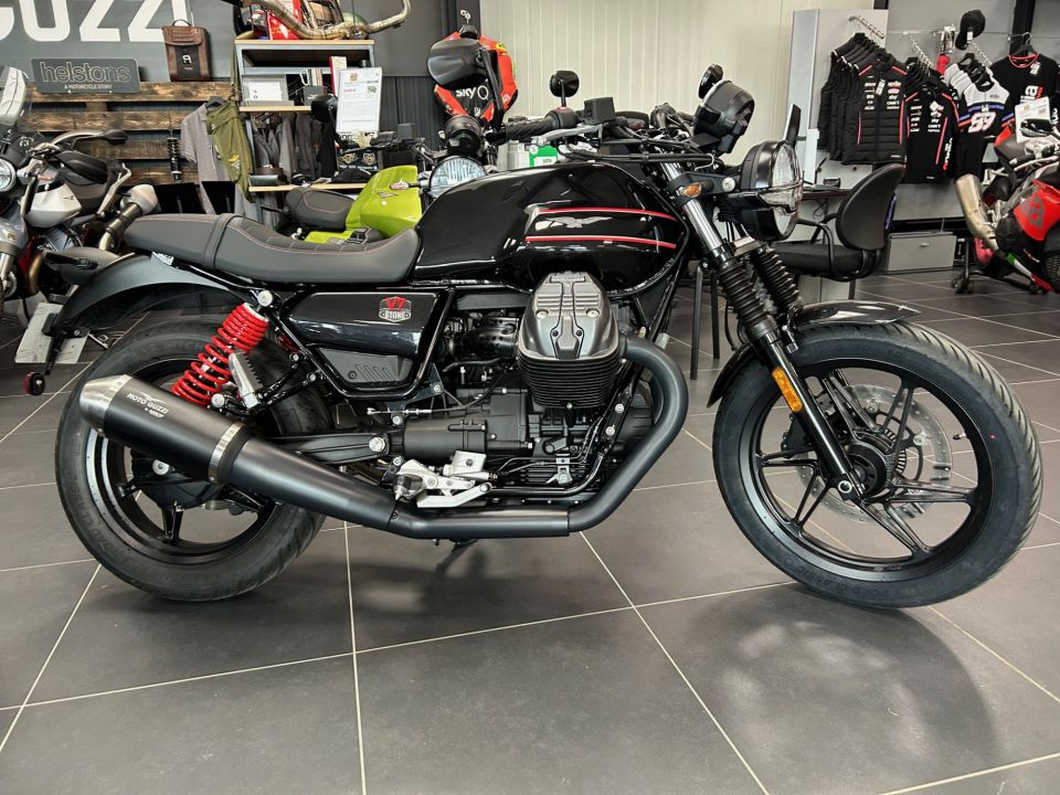 MOTO GUZZI V7 4