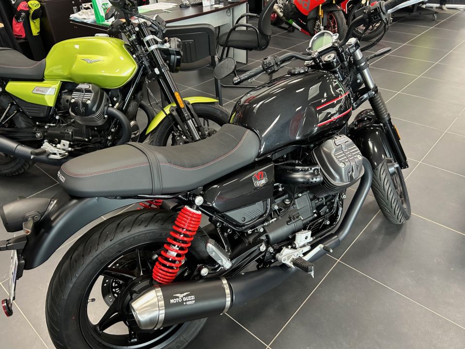 MOTO GUZZI V7 4
