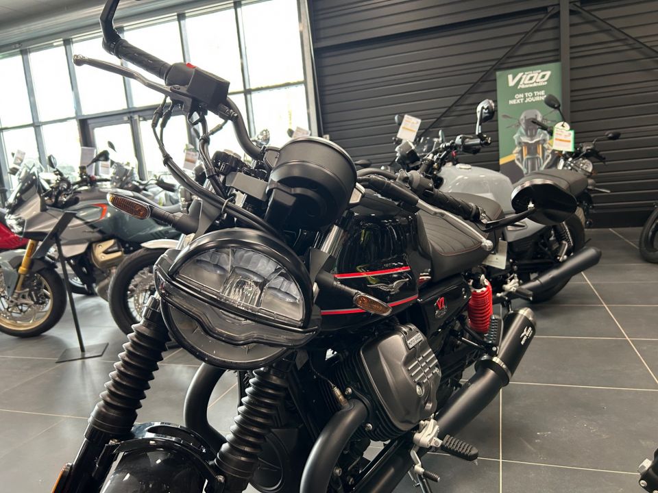 MOTO GUZZI V7 4