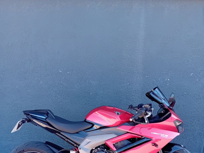 TRIUMPH 	DAYTONA 660 4