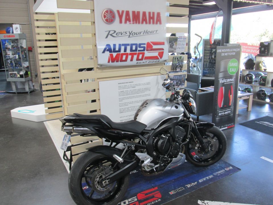 YAMAHA 600 FZ 6 S2 4