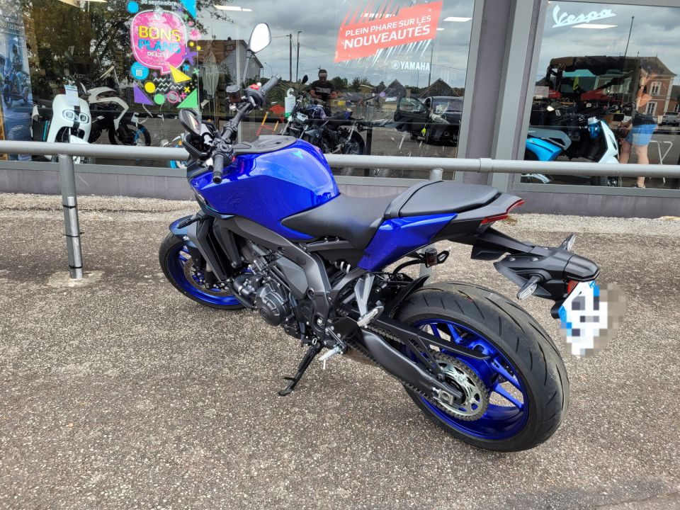 YAMAHA MT-09  Y-AMT 4