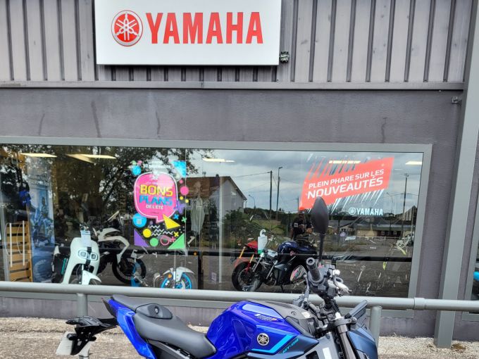 YAMAHA MT-09  Y-AMT 4
