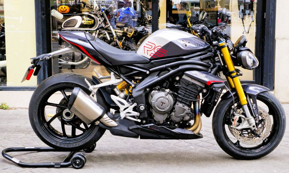 TRIUMPH SPEED TRIPLE 1200 RS 4
