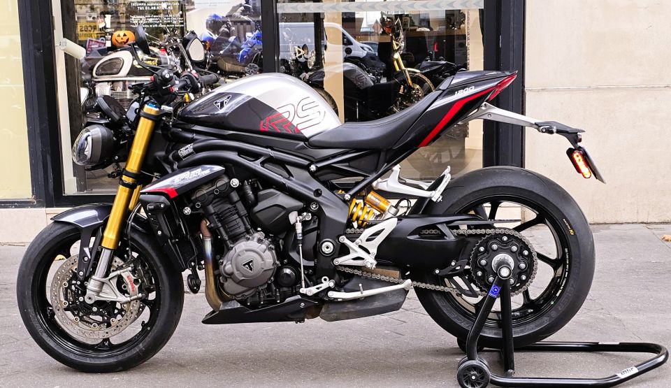 TRIUMPH SPEED TRIPLE 1200 RS 4