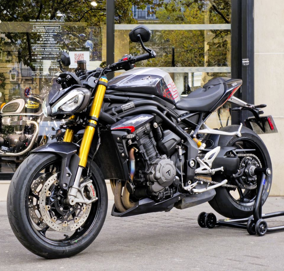 TRIUMPH SPEED TRIPLE 1200 RS 4