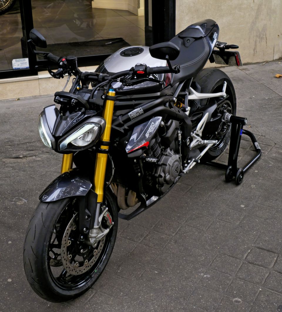 TRIUMPH SPEED TRIPLE 1200 RS 4