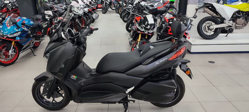 YAMAHA XMAX 300 4