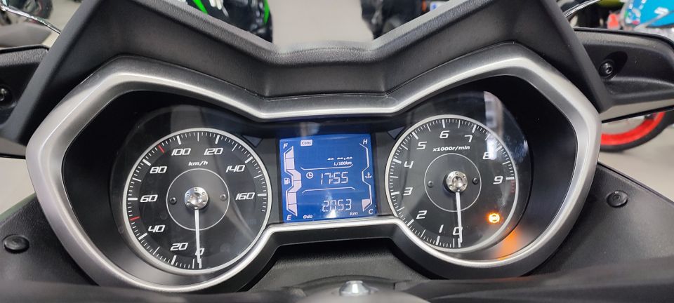YAMAHA XMAX 300 4