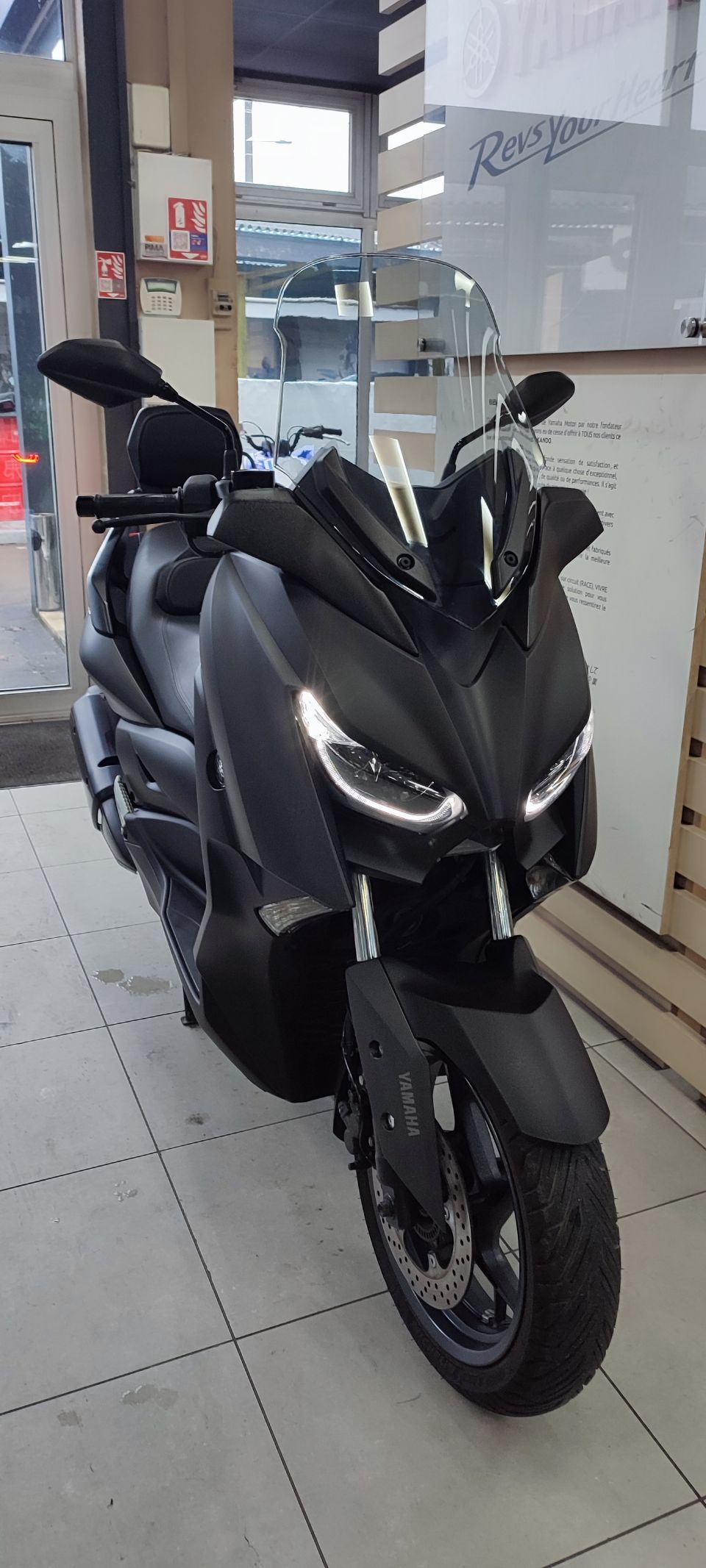 YAMAHA XMAX 300 4