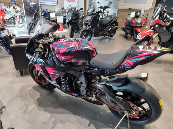 YAMAHA YZF 1000 R1 4